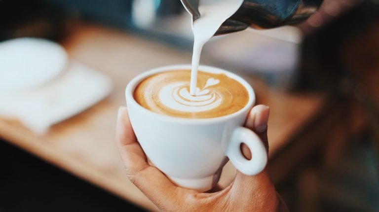 How to Make the Perfect Latte at Home: Step-by-Step Guide